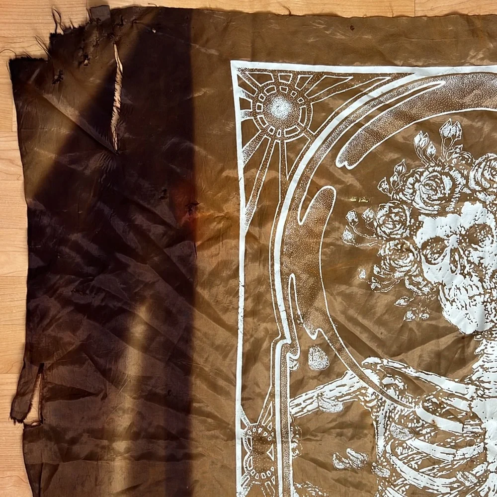 1986 Grateful Dead Skeleton Banner/Tapestry/Flag | Golden-Brown + White | 30x43